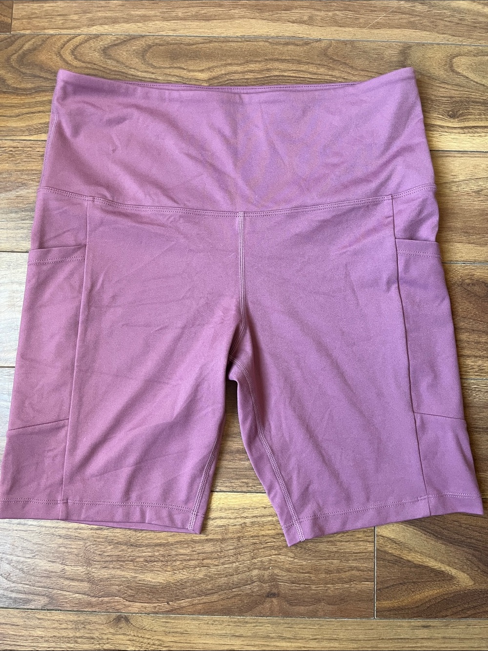 High-Rise Womenβs Bike Shorts in Dusty Rose Size Medium Exercise gym Pockets